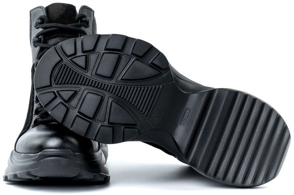 Черные осенние ботинки