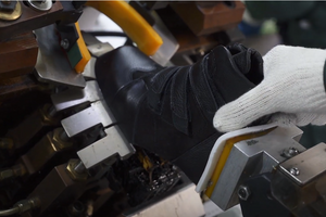 Які матеріали використовуються при виробництві нашого взуття