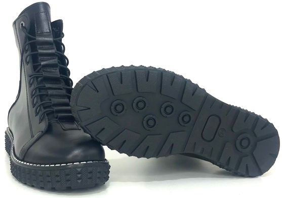 Чорні черевики